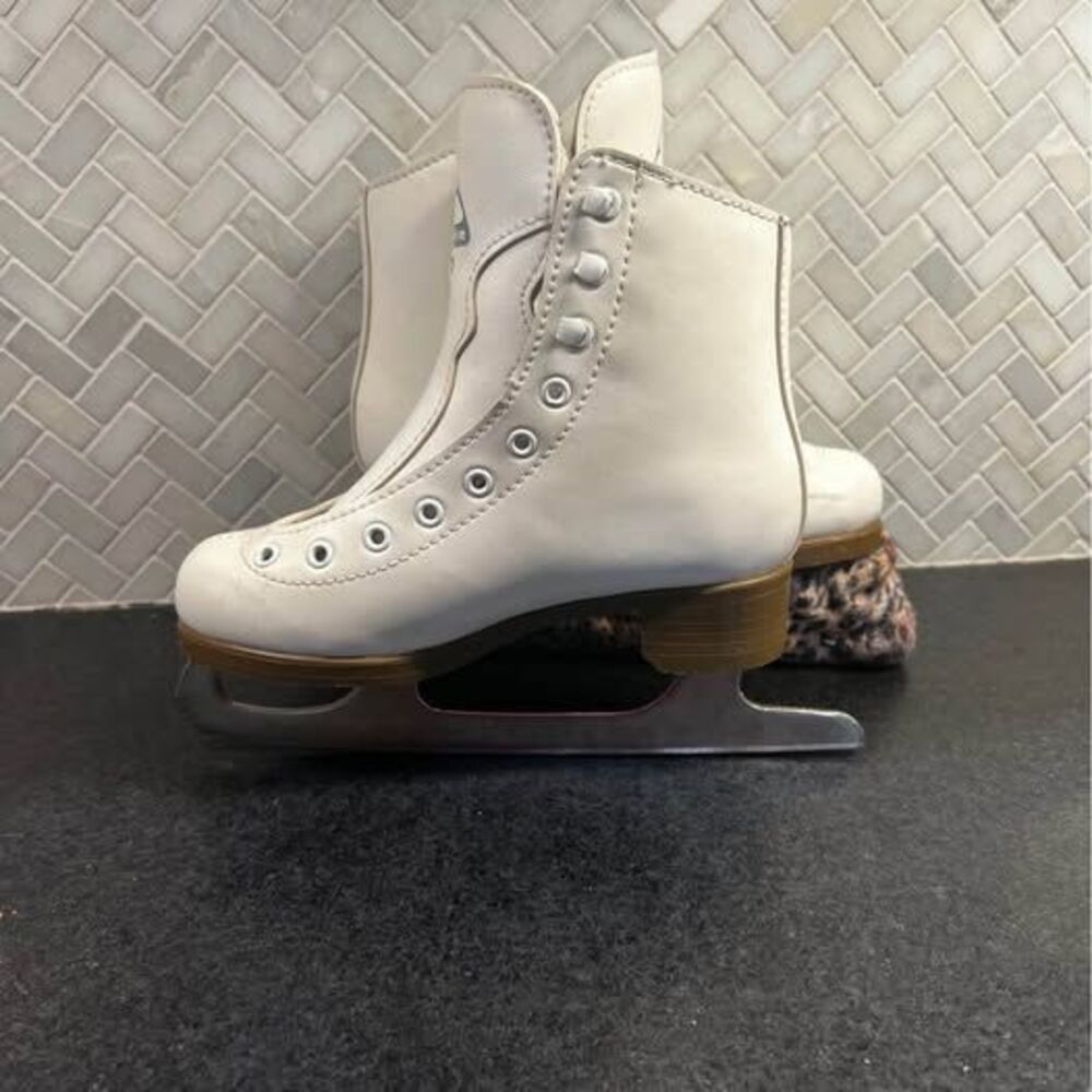 Girl’s Ice Skates - size 1